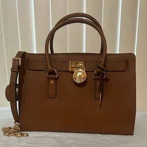 🩷Michael Kors Hamilton
Saffiano Leather Large
Satchel💚